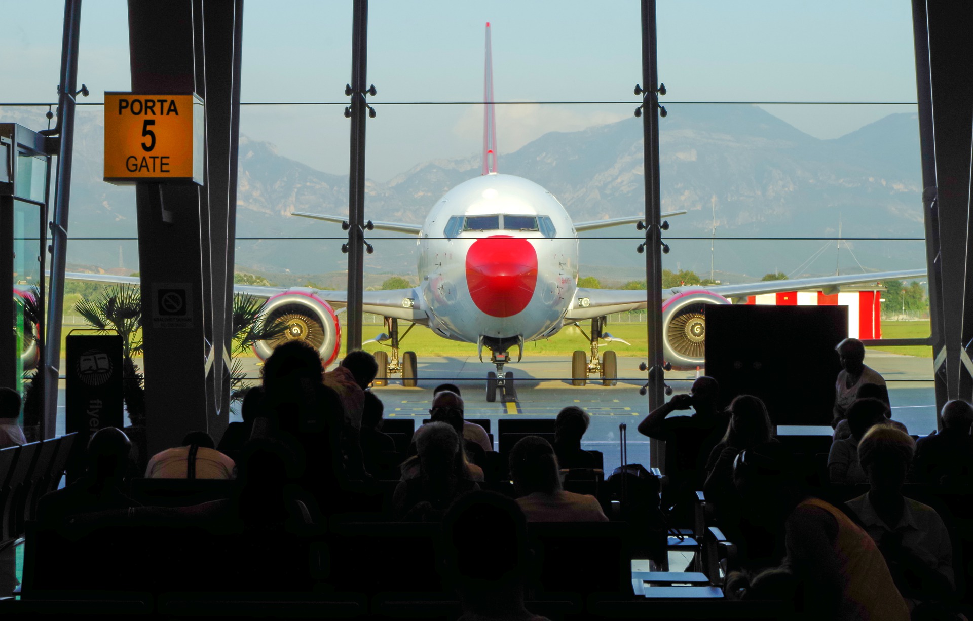 Rama i jep pa tender Kastratit, aeroportin për 13 vjet shtesë
