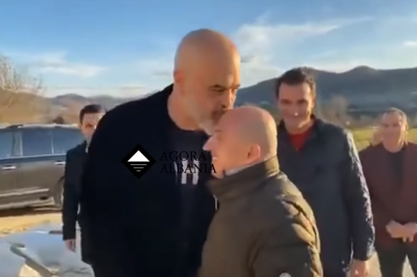 Rama puth me ëndje në tullë oligarkun