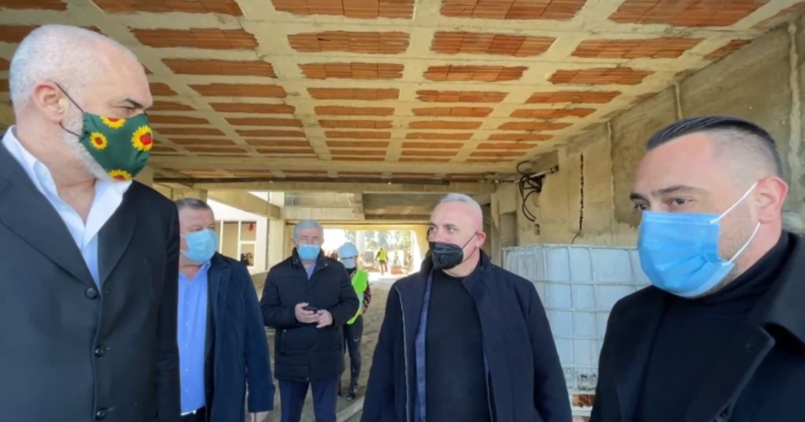 VIDEO-Lulzim Basha i del përpara Edi Ramës, takohen në Shijak