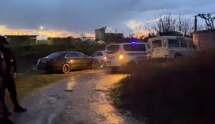 28 vjeçari vrau me thikë bashkëshorten/Dalin detaje të tmerrshme nga krimi në Fier