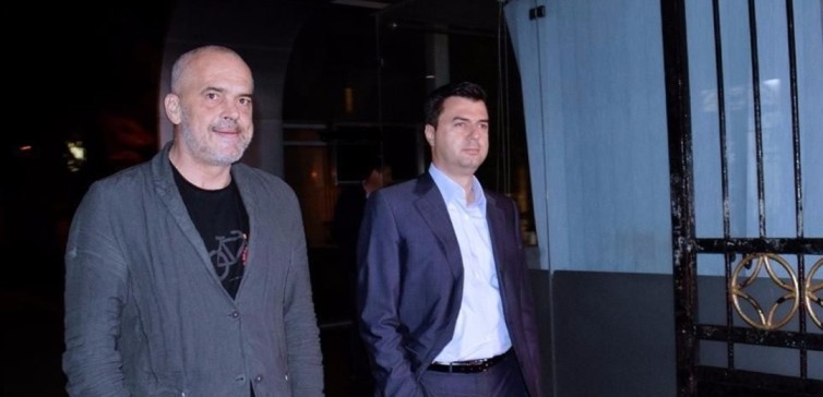 VIDEO/A u takuan fshehtas në Rinas, Edi Rama dhe Lulzim Basha? PD: Ja cila është e vërteta