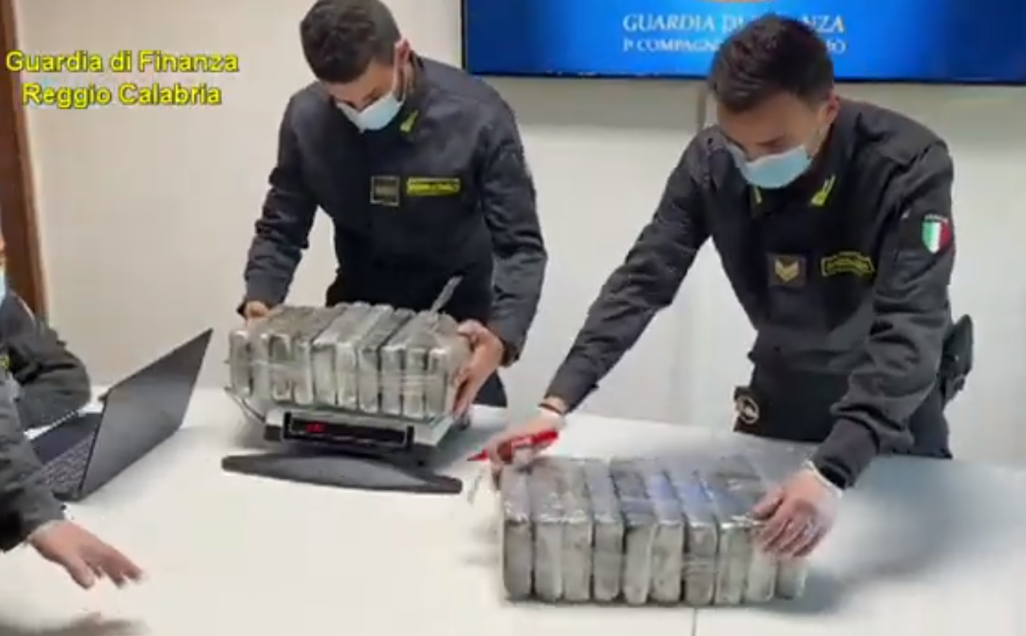 Dalin pamjet e operacionit/ Si u kapën 400 kg kokainë e pastër, ja shifra e çmendur që do kapte droga nëse do hidhej në treg