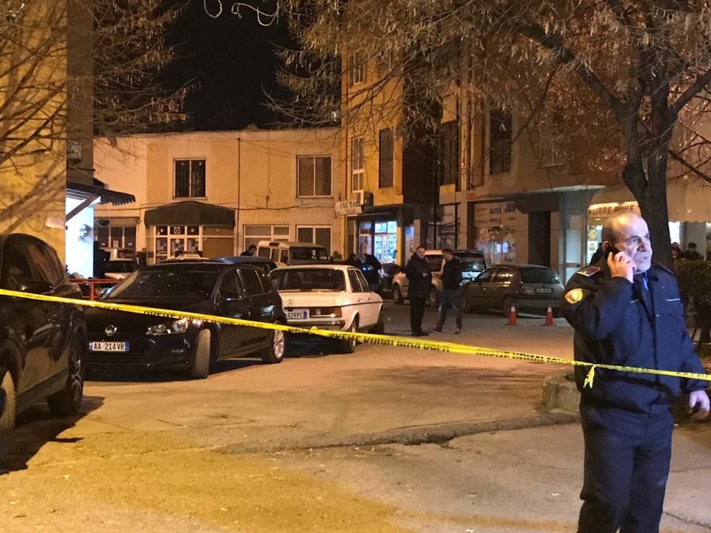 Dyshohet se vrau veten në kokë, detaje të reja dalin në dritë për ngjarjen e rëndë në Lezhë: Amaros Deda babai i dy fëmijëve, kishte debatuar me familjarët para se të…