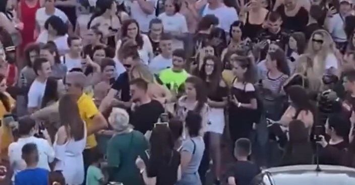 Gazetari ngre alarmin: Rinia shqiptare në krizë, merr për modele prostitutat dhe trafikantët e drogës
