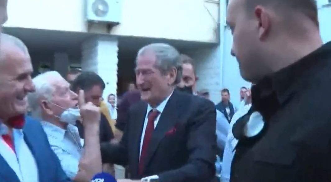 VIDEO/I moshuari i zë “pritë” Berishës: Ta bëjmë Shqipërinë si në ’91-n