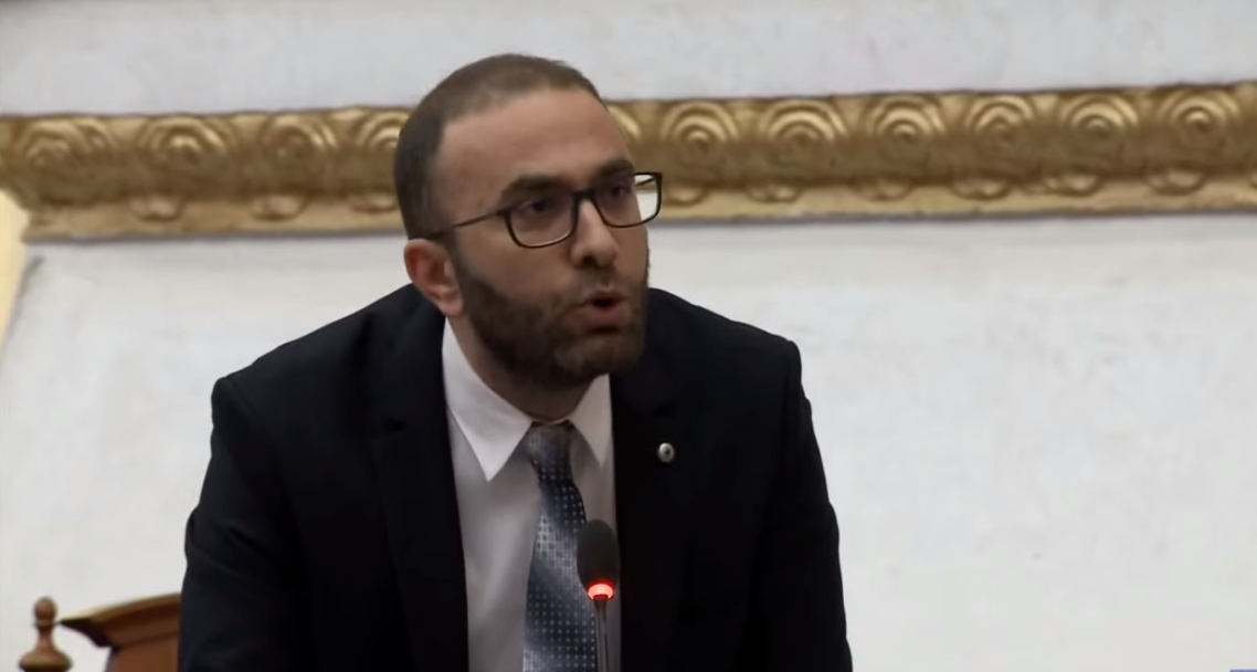 Bardhi përplaset me Manastirliun: Gënjeve, jep llogari pse jemi të fundit për vaksinimet