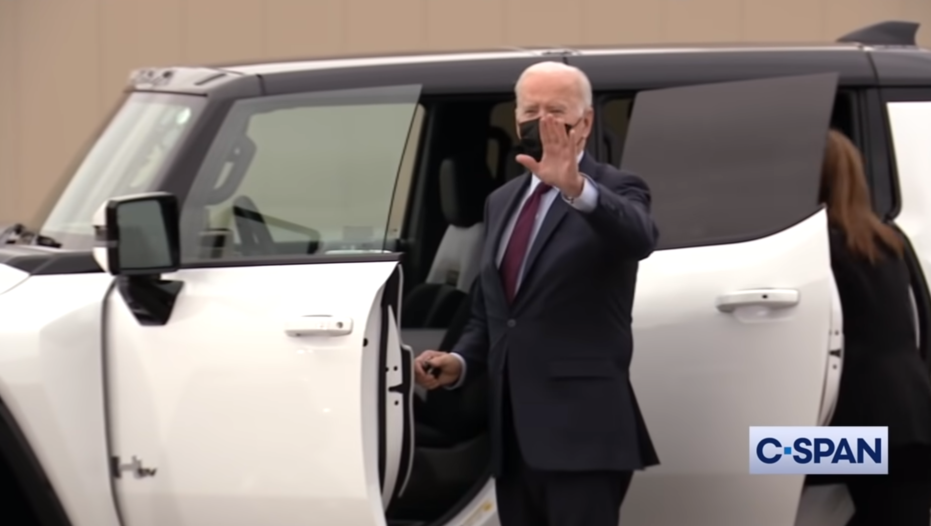 VIDEO/Njihuni me shqiptarin nga Vlora, i cili projektoi Hummerin elektrik, që testoi Joe Biden