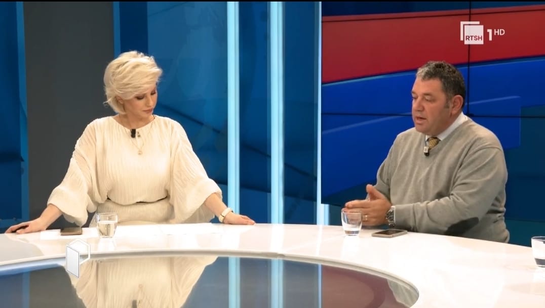 Ulqinaku: Doza e tretë nuk ka lidhje me Omicron, vaksinat mbrojnë njësoj! Çupi: Asnjë i shtruar me variantin e ri