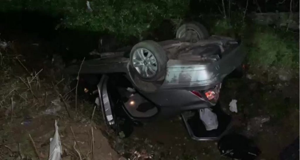 Makina bie në humnerë, shpëton mrekullisht shoferi në Tepelenë