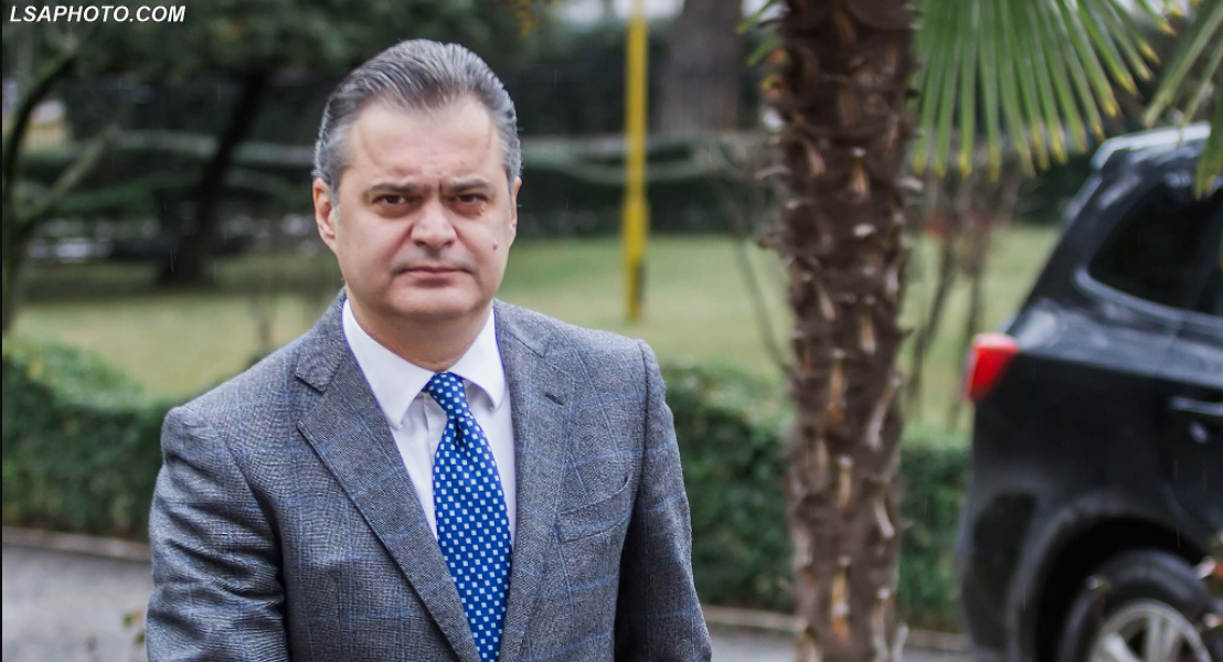 Ben Blushi tërhiqet nga drejtimi i Top-Channel. Ja emaili që i drejtoi stafit