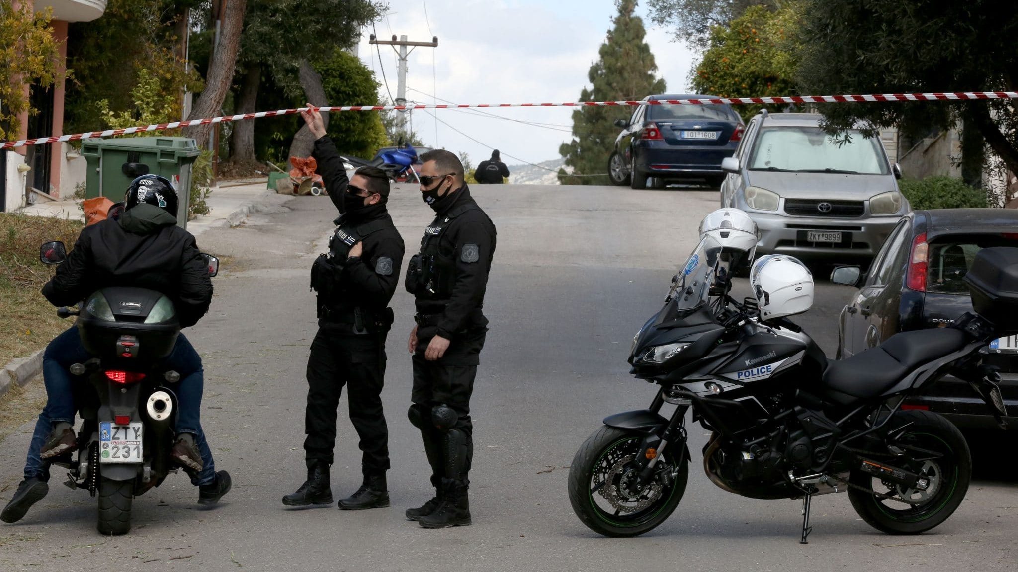 Njihuni me shqiptarin që zbërtheu skandalin e falsifikimeve në policinë greke, ja ‘karremi’ që e vuri në pranga