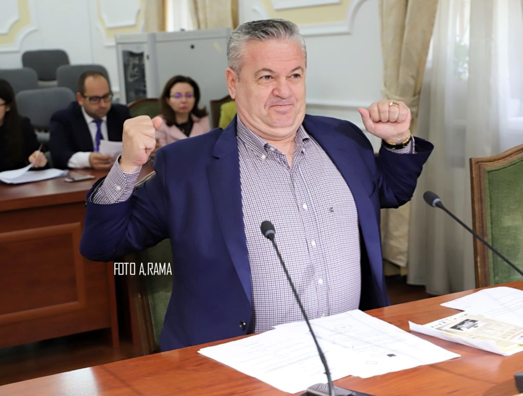 Myslim Murrizi tallet me Berishën: Të marrë kominoshet dhe lopatën e të pastrojë plehun e vet