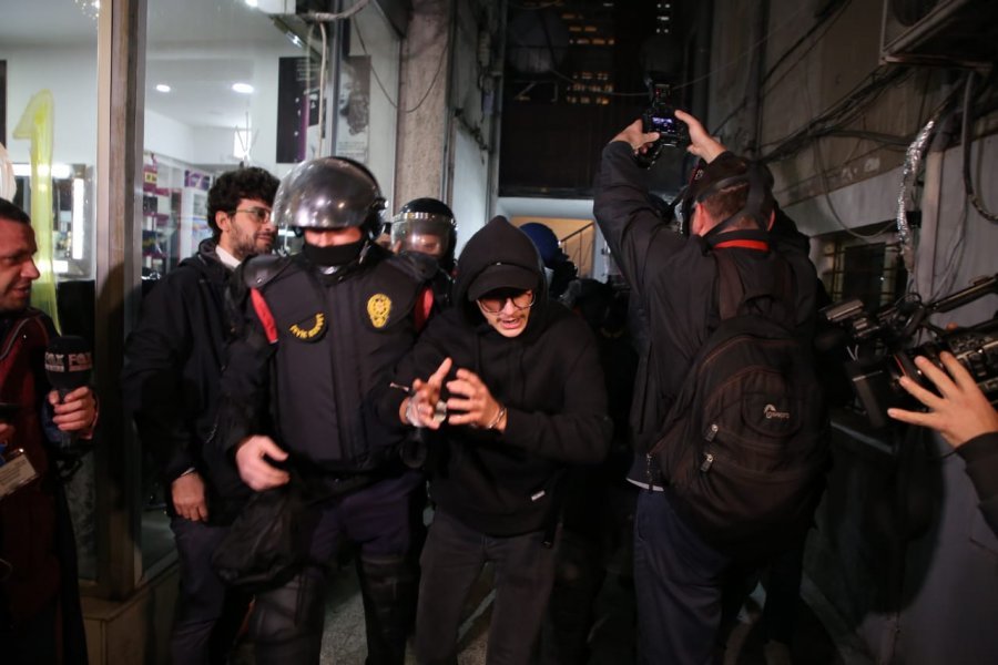 Policia vihet në lëvizje/Rrezik për trazira në Kuvendin e Berishës, ja çfarë po ndodh jashtë ‘Air Albania’