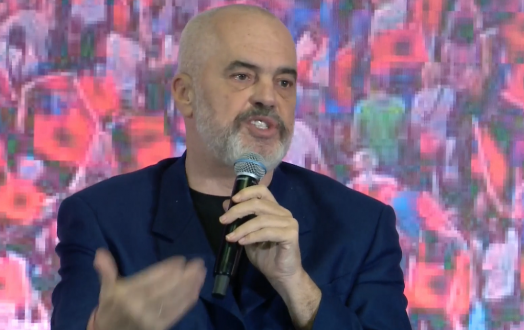 “U zhgënjeva, ju nuk gdhendeni kurrë”, Edi Rama replikon me qytetarin në rrjetet sociale: Lojërat i kam zhvilluar dhe mbaruar që kur merresha me basketboll, këtij populli i marrin të…