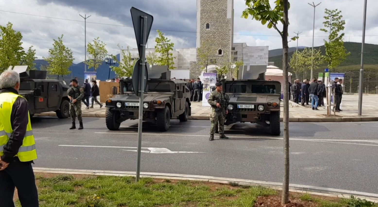 Ushtria zbarkon me forca të shumta në hotelin shqiptar ku ndodhi krimi i rëndë