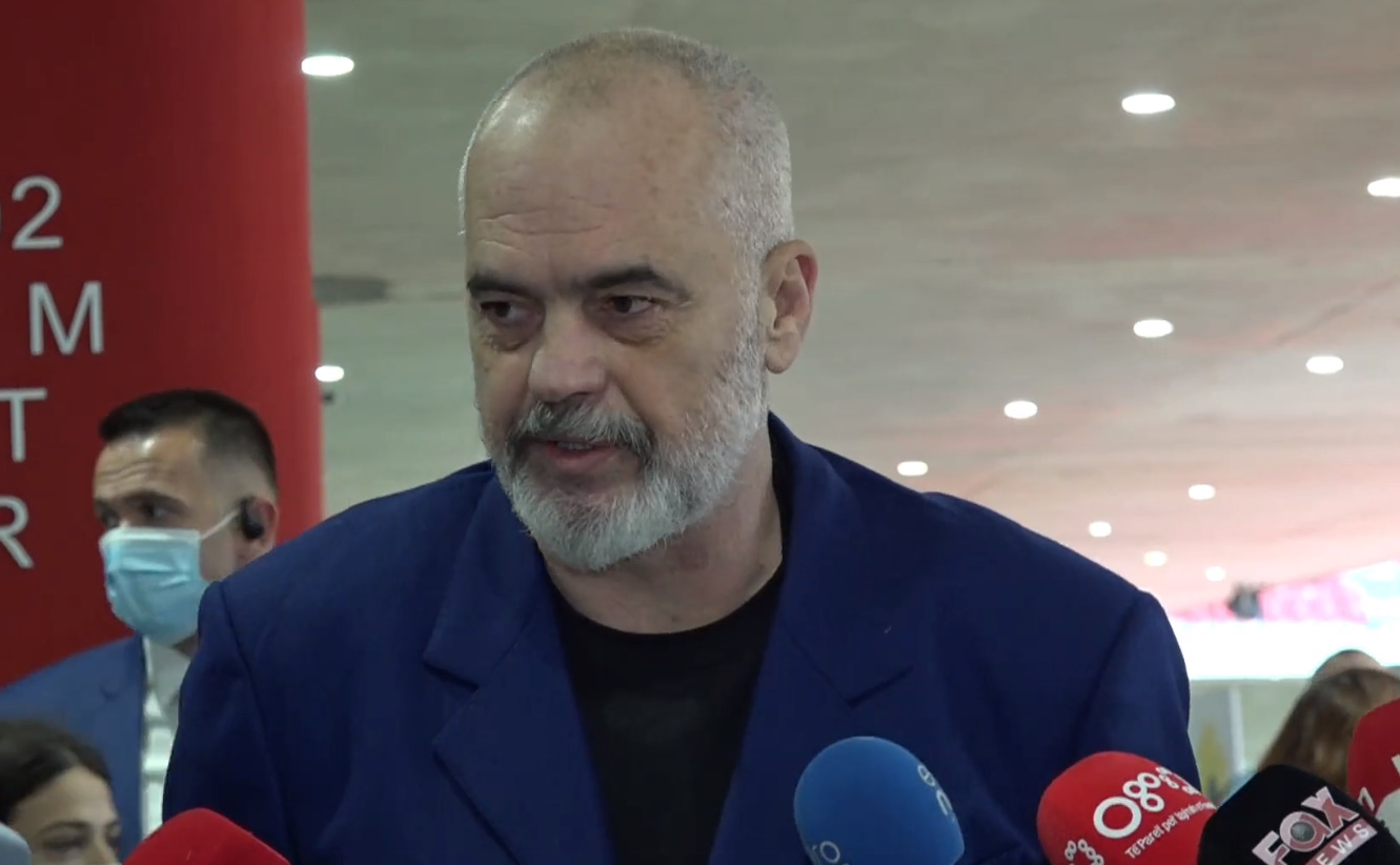 VIDEO/Rama del nga shinat dhe përplaset me gazetarin për vaksinat: Mos bëj debat me mua