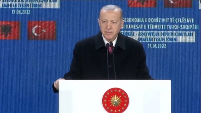 Erdogan në Laç: Ja sa milionë euro kushtuan shtëpitë e rindërtuara nga tërmeti
