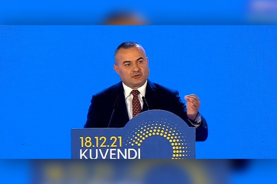 “Duhet të largohesh nga PD! Si i fitove ti 32 mln euro?”, drejtuesi demokrat në Fier i jep përgjigjen e fortë Berishës: Ish-politikani i korruptuar vetëm vjell vrer sepse ka inat se…