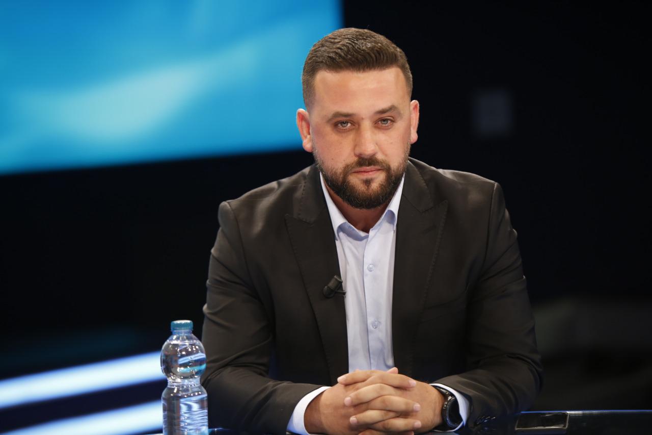 Gazetari Jul Kasapi flet me emra: Ky është shqiptari i vetëm që doli i gjallë nga “lufta” e drogës në Ekuador