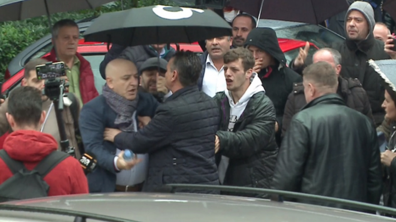 Roland Bejko rrëfen incidentin me protestuesit e Berishës: Ishin të egërsuar, shpëtova pa ndonjë thikë