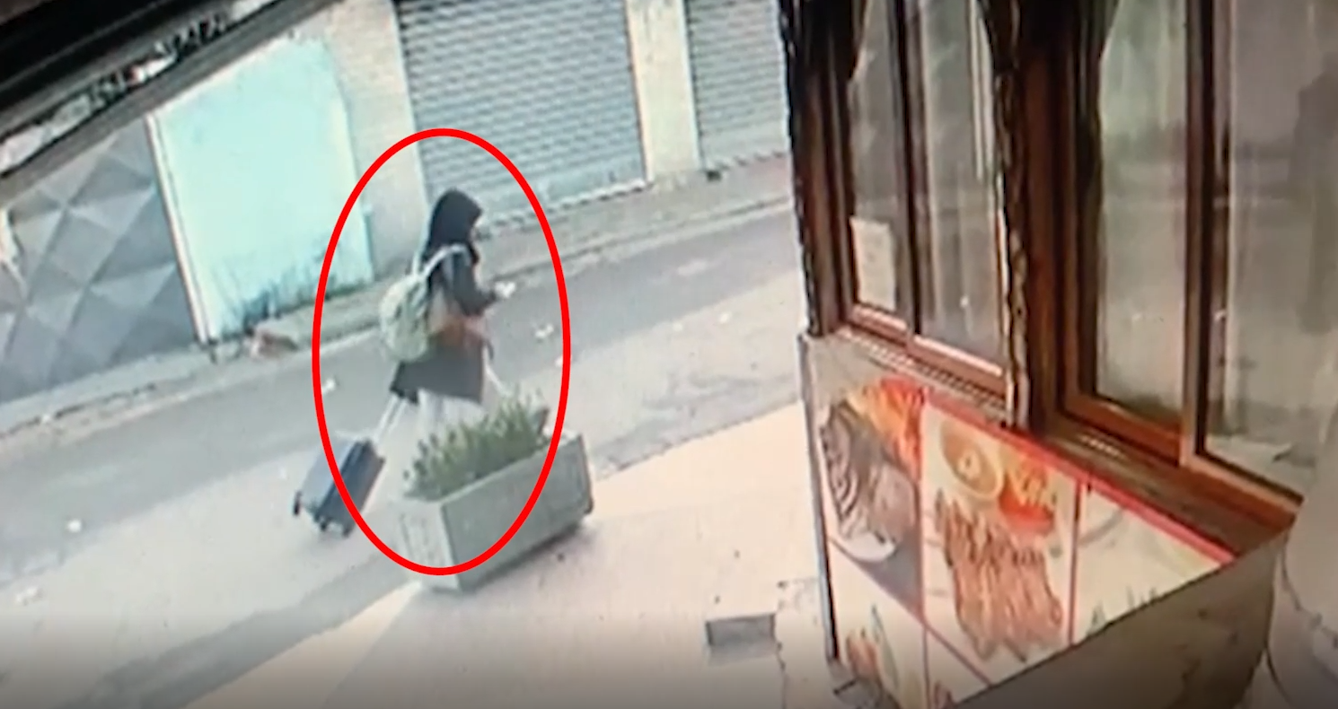 (VIDEO) Si e futi në kurth kushërirën për t’i marrë valixhen me Euro dhe bizhuteritë e floririt