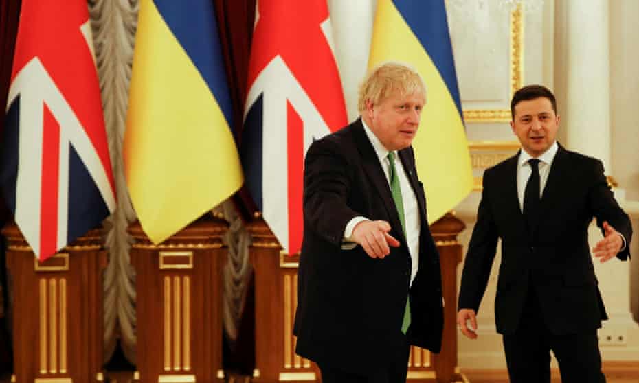 “Presidenti i Ukrainës po frymëzon botën”/ Boris Johnson del me mesazhin e fuqishëm pas bombardimeve: Putin i përgatitur të përdorë taktika barabare kundër …