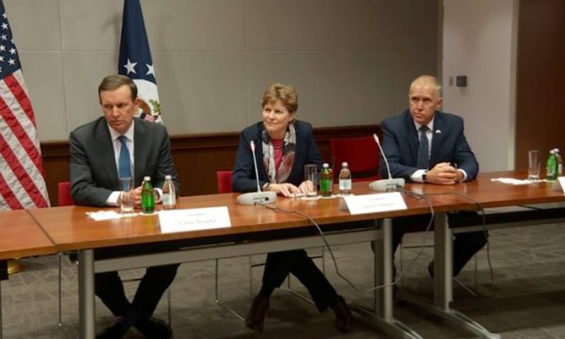 Paralajmërojnë senatorët amerikan: Do ti bëjmë presion qeverisë së Kosovës