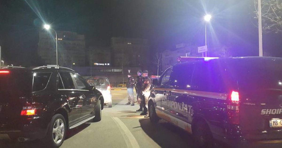 VIDEO/ Breshëri plumbash ndaj ‘Land Roverit’ në autostradë, reagon policia: Ja si ndodhi ngjarja