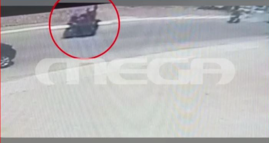 VIDEO/Ekzekutimi i bosit të mafies greke, kamerat kanë kapur autorët teksa i japin motorit dhe…
