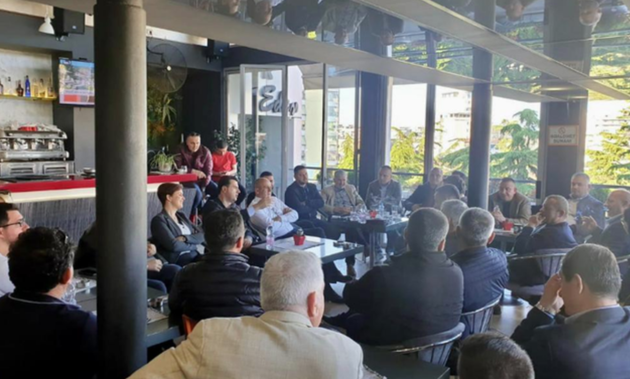 Lulzim Basha nuk heq dorë, vijon takimet nëpër kafenetë e lagjeve
