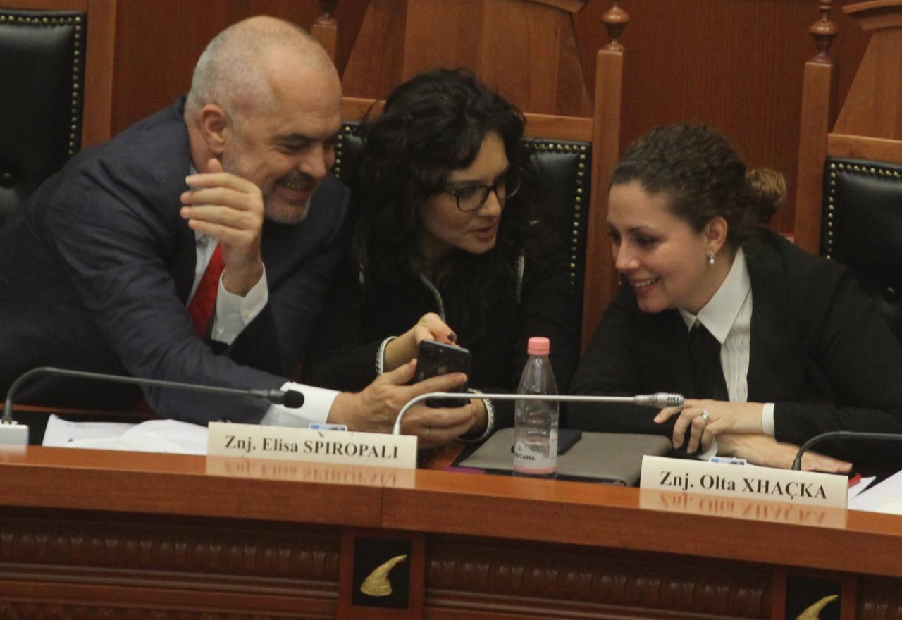 VIDEO/ Policia gjermane zbriti Ramën nga avioni, ministrja Spiropali: Nuk e dinin me kë kishin të bënin, por…