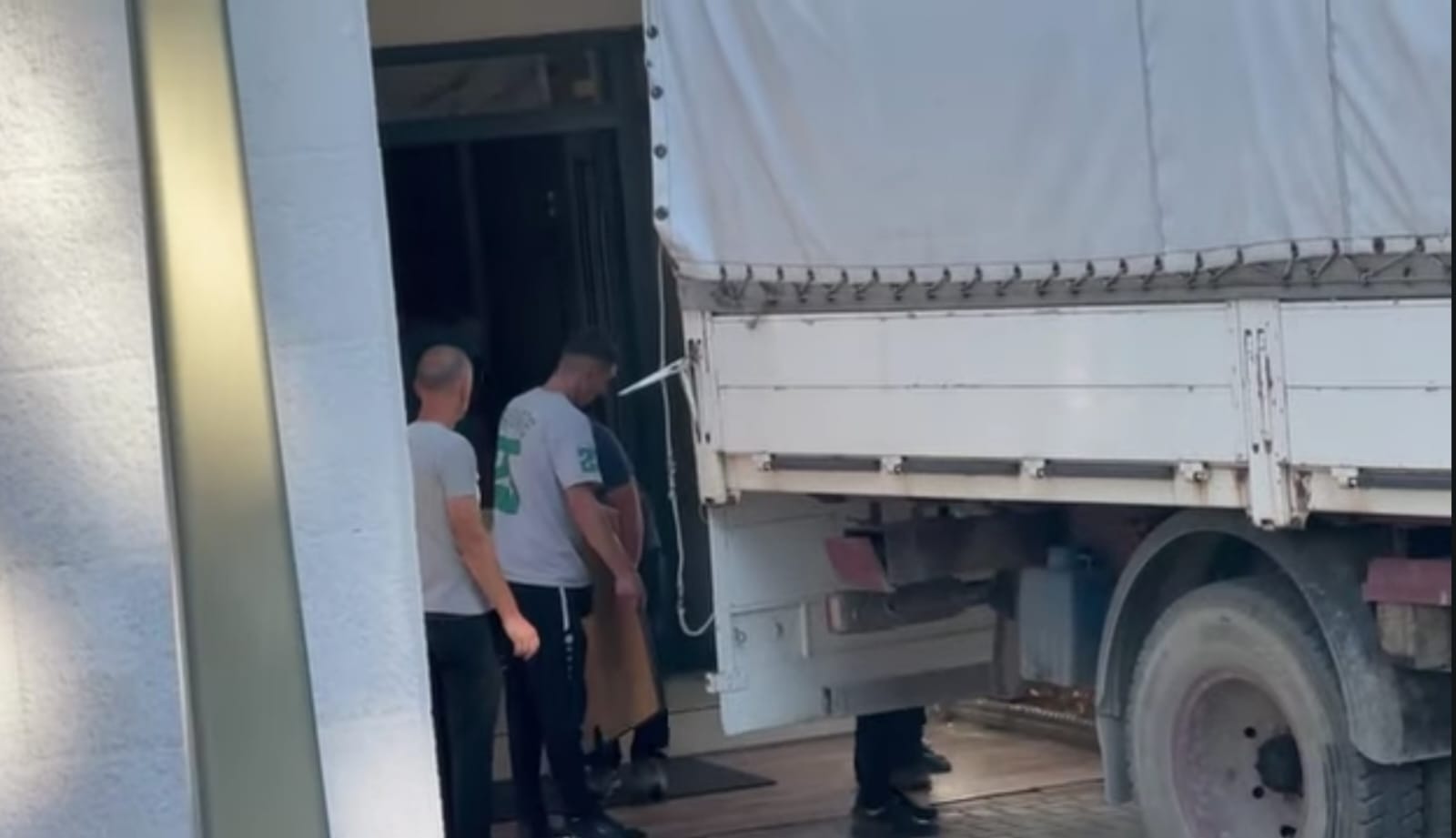 UGSH: Jeta e gazetarëve në rrezik, persona të paidentifikuar marrin sendet personale të gazetarëve