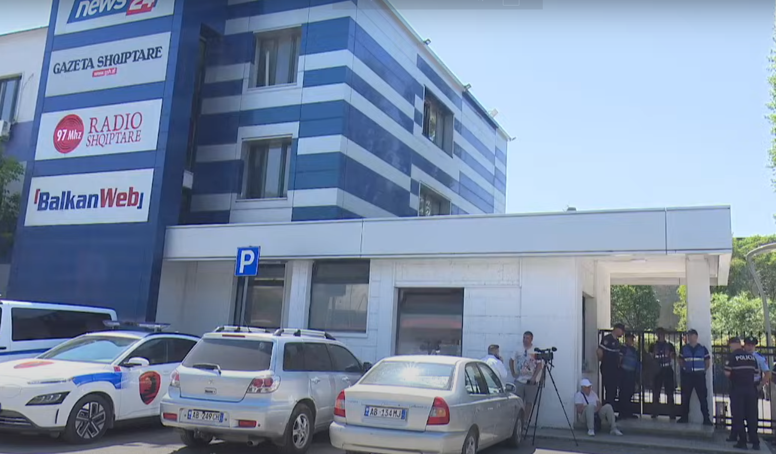 UGSH: Forca të shumta policore kanë hyrë në mjediset e News24 dhe Panorama Group! Institucionet shtetërore të mos bllokojnë dhe të ndërpresin punën e gazetarëve