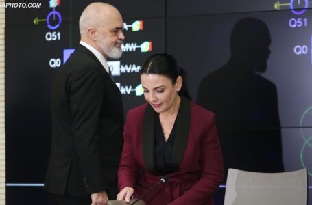Kryeministri Edi Rama dhe numri 2 i qeverisë së tij, Belinda Balluku gjatë një aktiviteti. Foto: LSA.